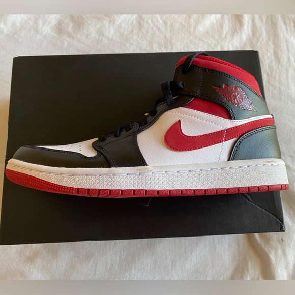 Air Jordan 1 Mid 'Black Gym Red' 554724-122 - Picture 8 of 12
